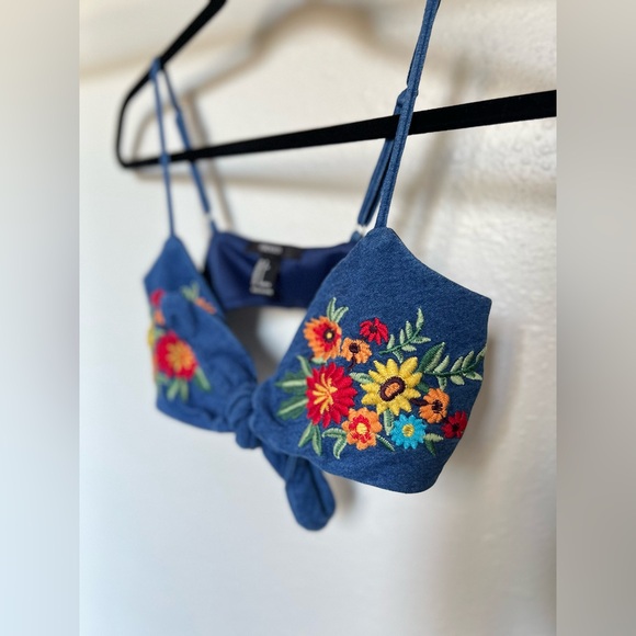 Forever 21 Size Small Flower Embroidered Crop Jean Top - Picture 2 of 6